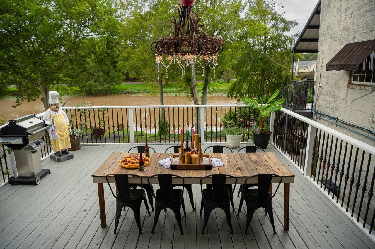 Chateau Royale, Pet Friendly, On Bayou, Downtown! Ню Иберия Екстериор снимка