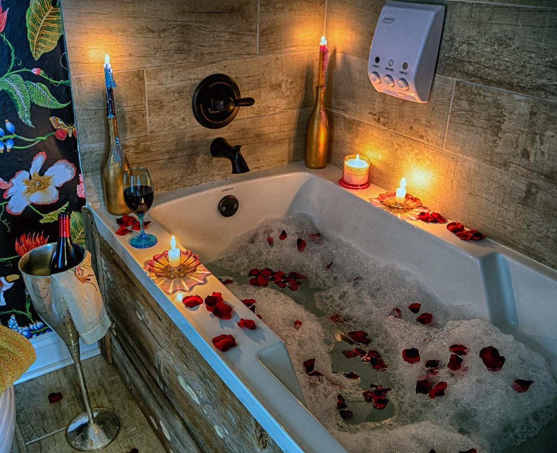 Chateau Royale, Pet Friendly, On Bayou, Downtown! Ню Иберия Екстериор снимка