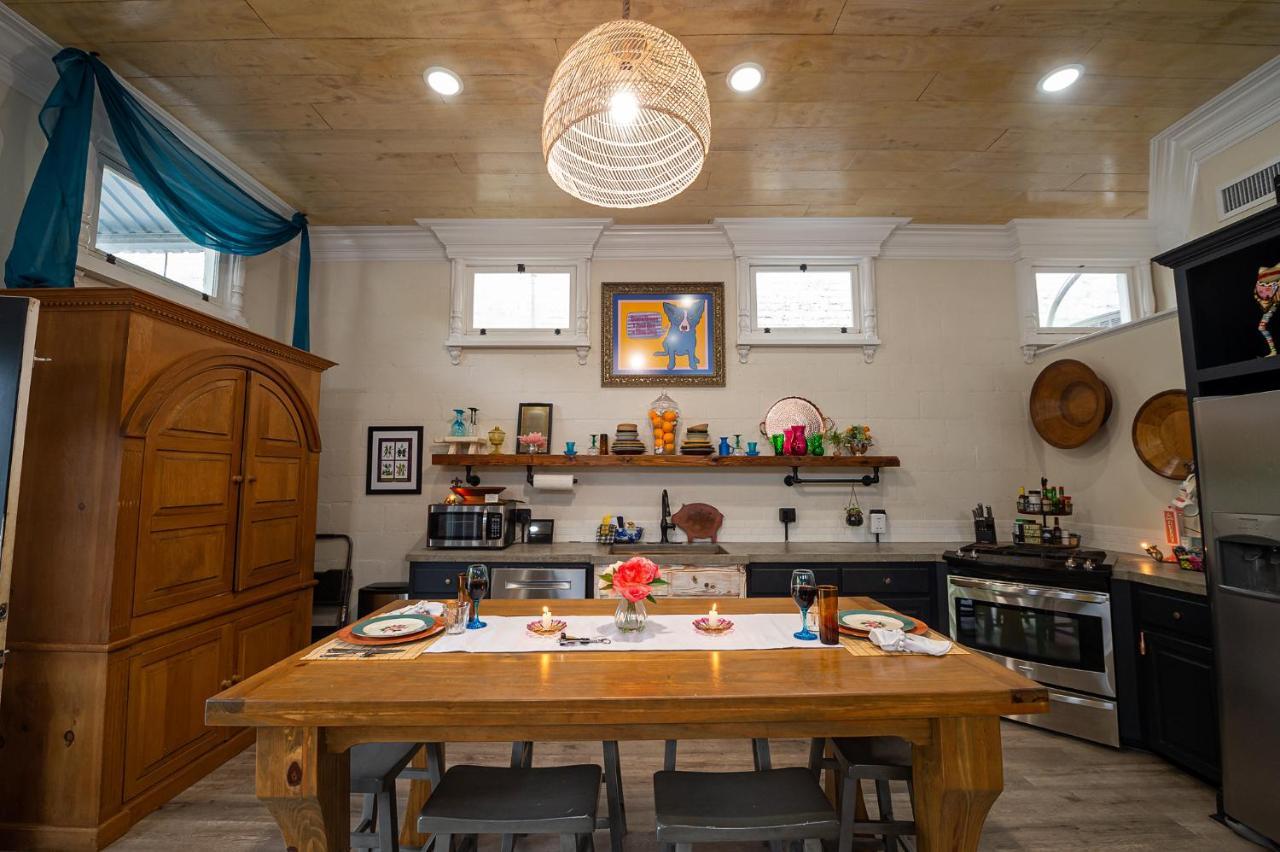 Chateau Royale, Pet Friendly, On Bayou, Downtown! Ню Иберия Екстериор снимка