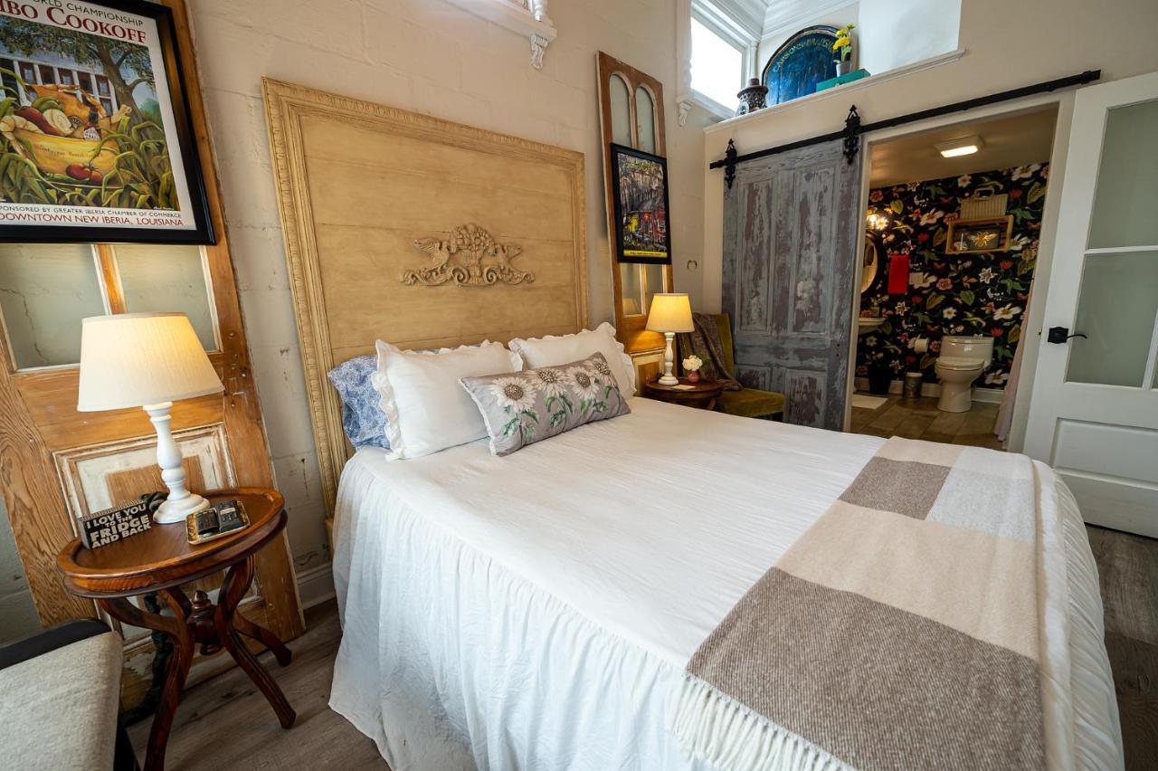 Chateau Royale, Pet Friendly, On Bayou, Downtown! Ню Иберия Екстериор снимка