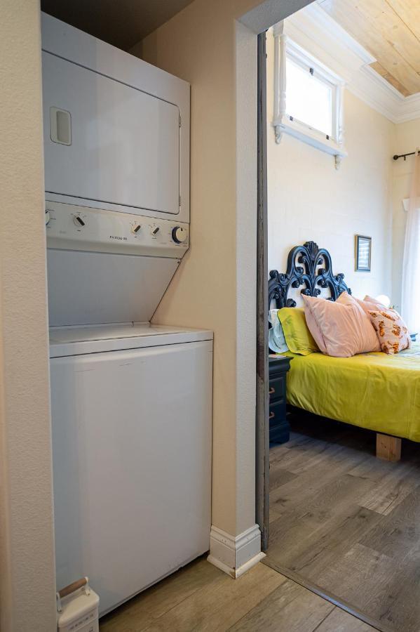 Chateau Royale, Pet Friendly, On Bayou, Downtown! Ню Иберия Екстериор снимка